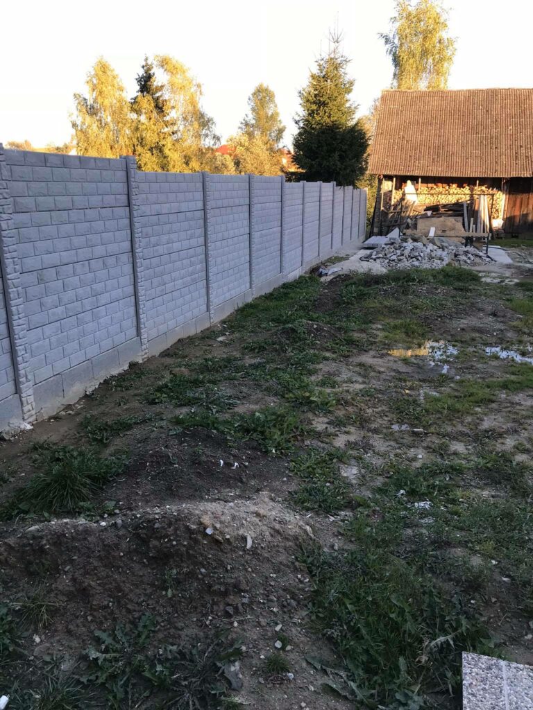 Realizácia Bobrov - Betónový plot vzor číslo 8 11.07.2018 - 1