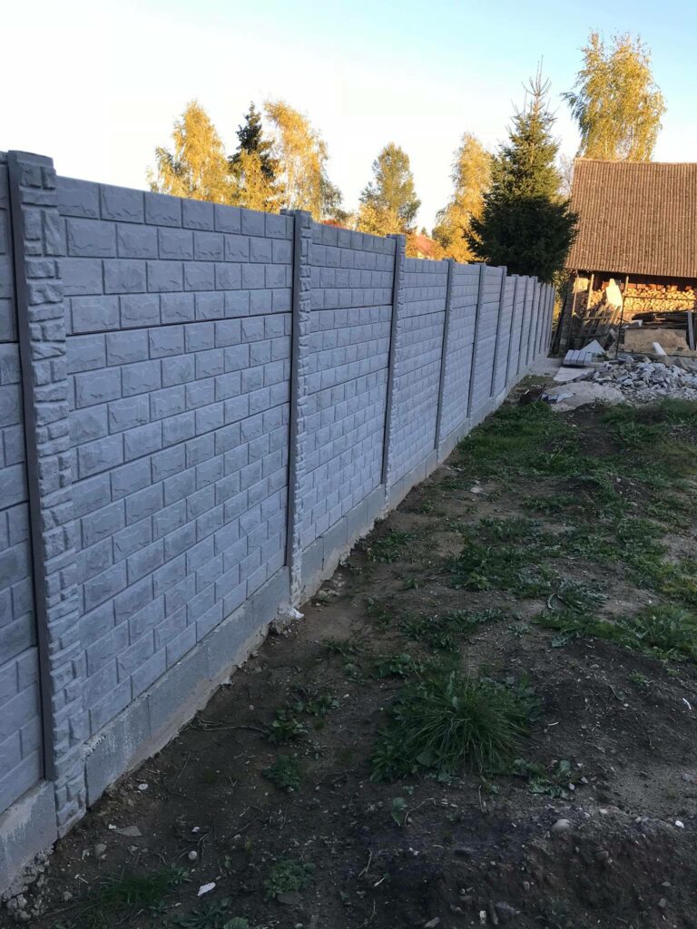 Realizácia Bobrov - Betónový plot vzor číslo 8 11.07.2018 - 3