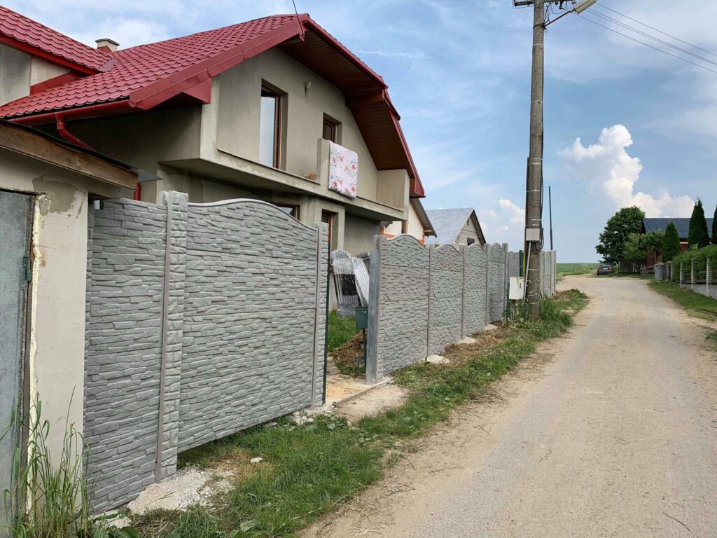 Realizácia Bobrov - Betónový plot vzor číslo 1 10.06.2019 - 3