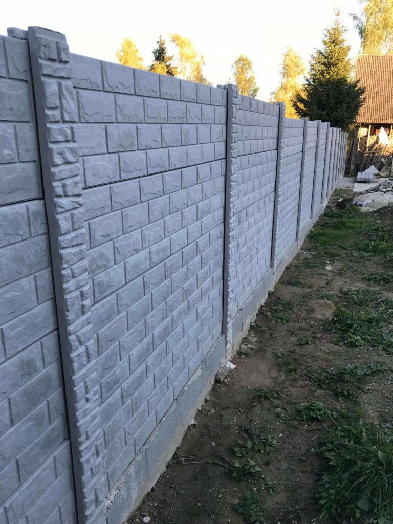Realizácia Bobrov - Betónový plot vzor číslo 8 11.07.2018 - 4