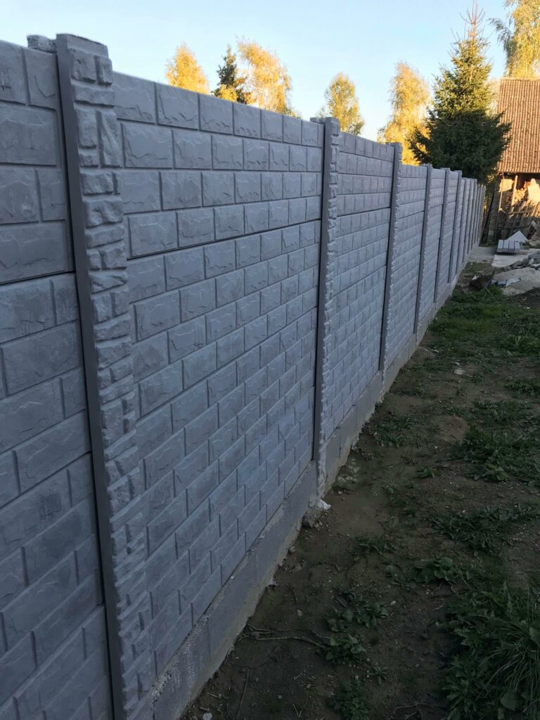Realizácia Bobrov - Betónový plot vzor číslo 8 11.07.2018 - 5