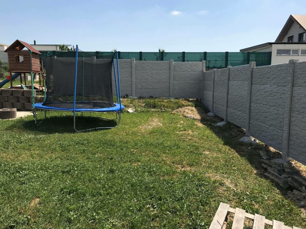 Realizácia Oravská Polhora - Betónový plot 1 4.06.2019 - 4