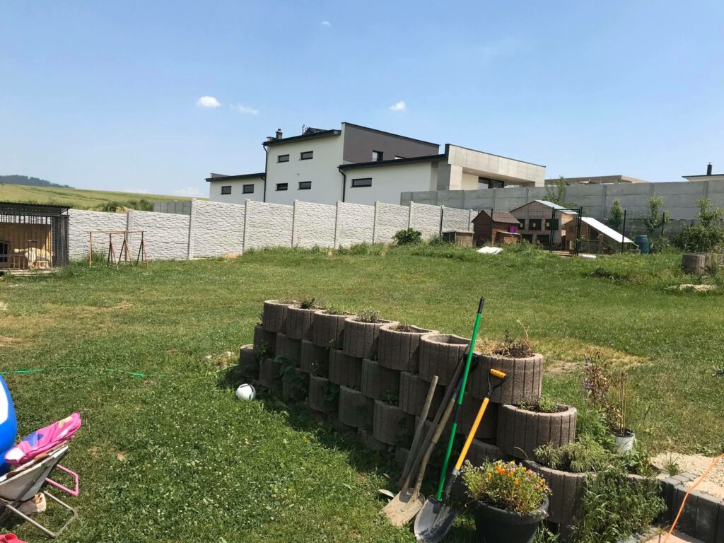 Realizácia Oravská Polhora - Betónový plot 1 4.06.2019 - 6