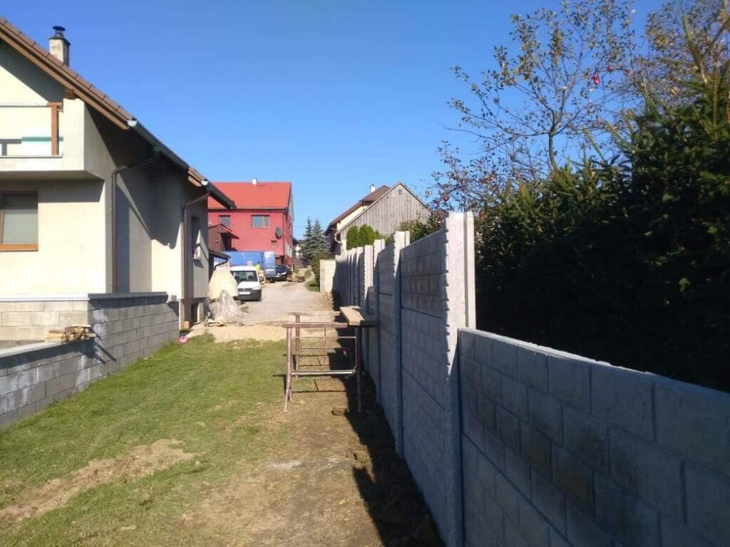 Realizácia Oravská Polhora- Betónový plot vzor číslo 8 16.11..2018 - 5