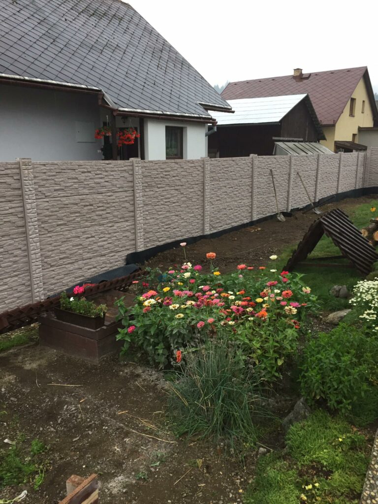 Realizácia Oravská Polhora - Betónový plot vzor číslo 1 15.05.2018 - 1