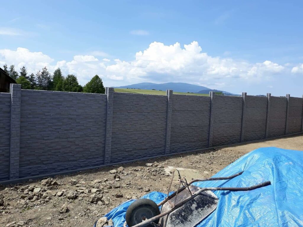 Realizácia Rabčice - Betónový plot vzor číslo 1 13.07.2017 - 1