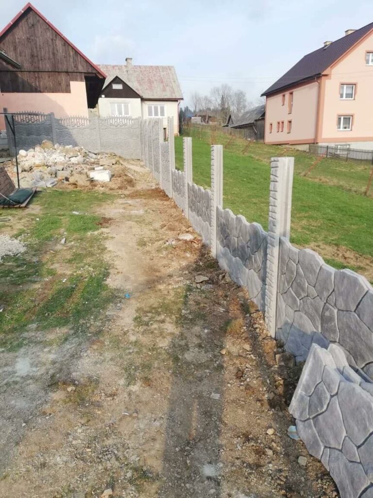 Realizácia Zakamené -Betónový plot vzor číslo 10 16.4.2019 - 4