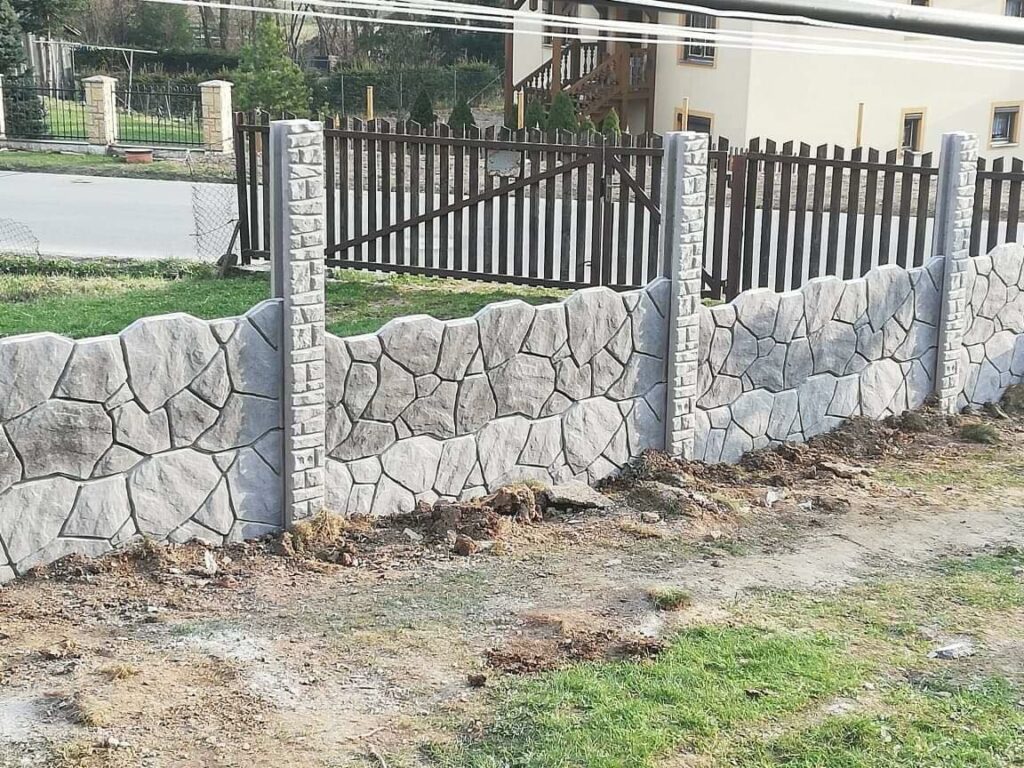 Realizácia Zakamené -Betónový plot vzor číslo 10 16.4.2019 - 6