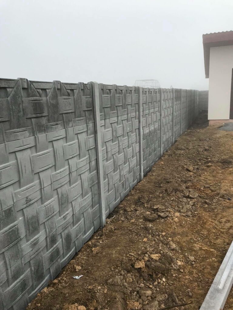 Realizácia Bobrov - Betónový plot vzor číslo 2 26.10.2018 - 1