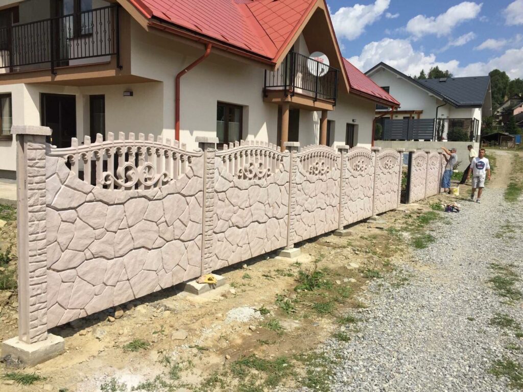 Realizácia Oravská Polhora - Betónový plot vzor číslo 10 08.08.2019 - 1