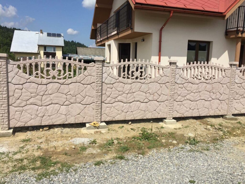 Realizácia Oravská Polhora - Betónový plot vzor číslo 10 08.08.2019 - 2