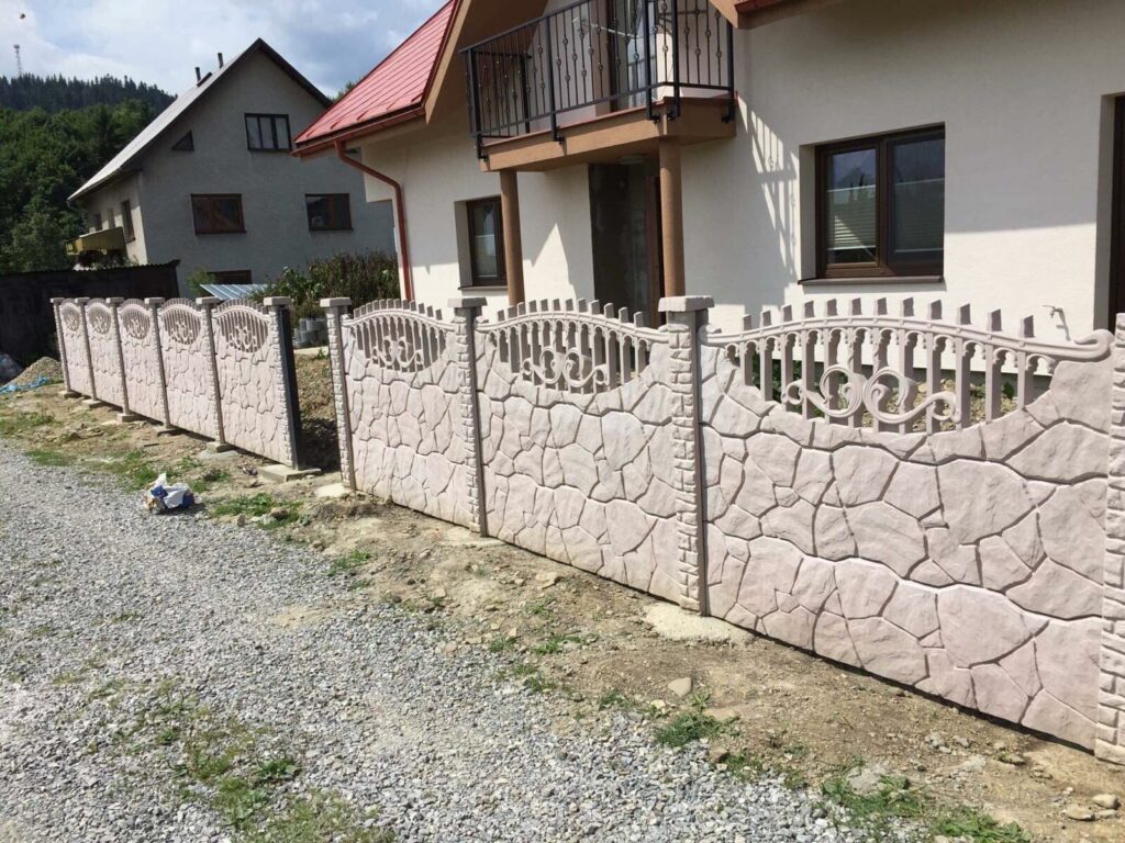 Realizácia Oravská Polhora - Betónový plot vzor číslo 10 08.08.2019 - 4